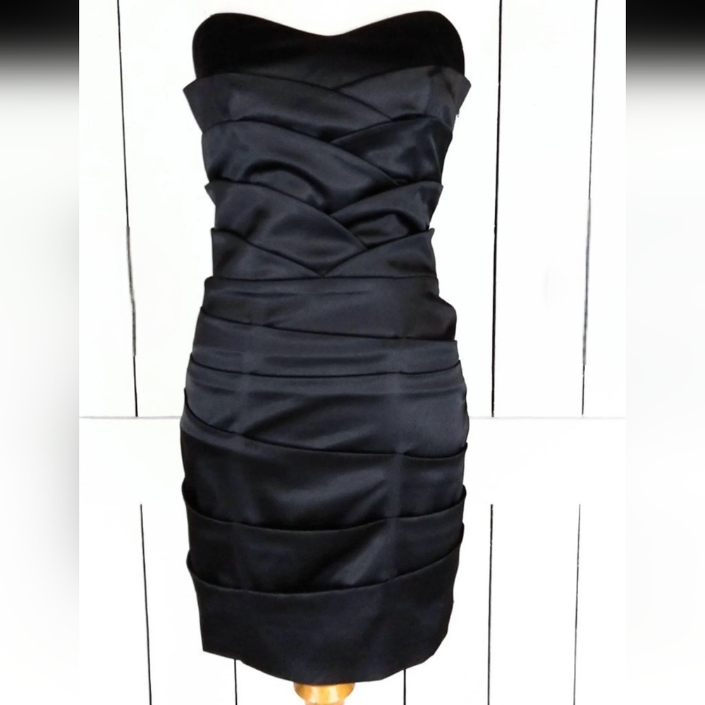 Le Chateau Black satin fitted strapless evening dress in size XXXL